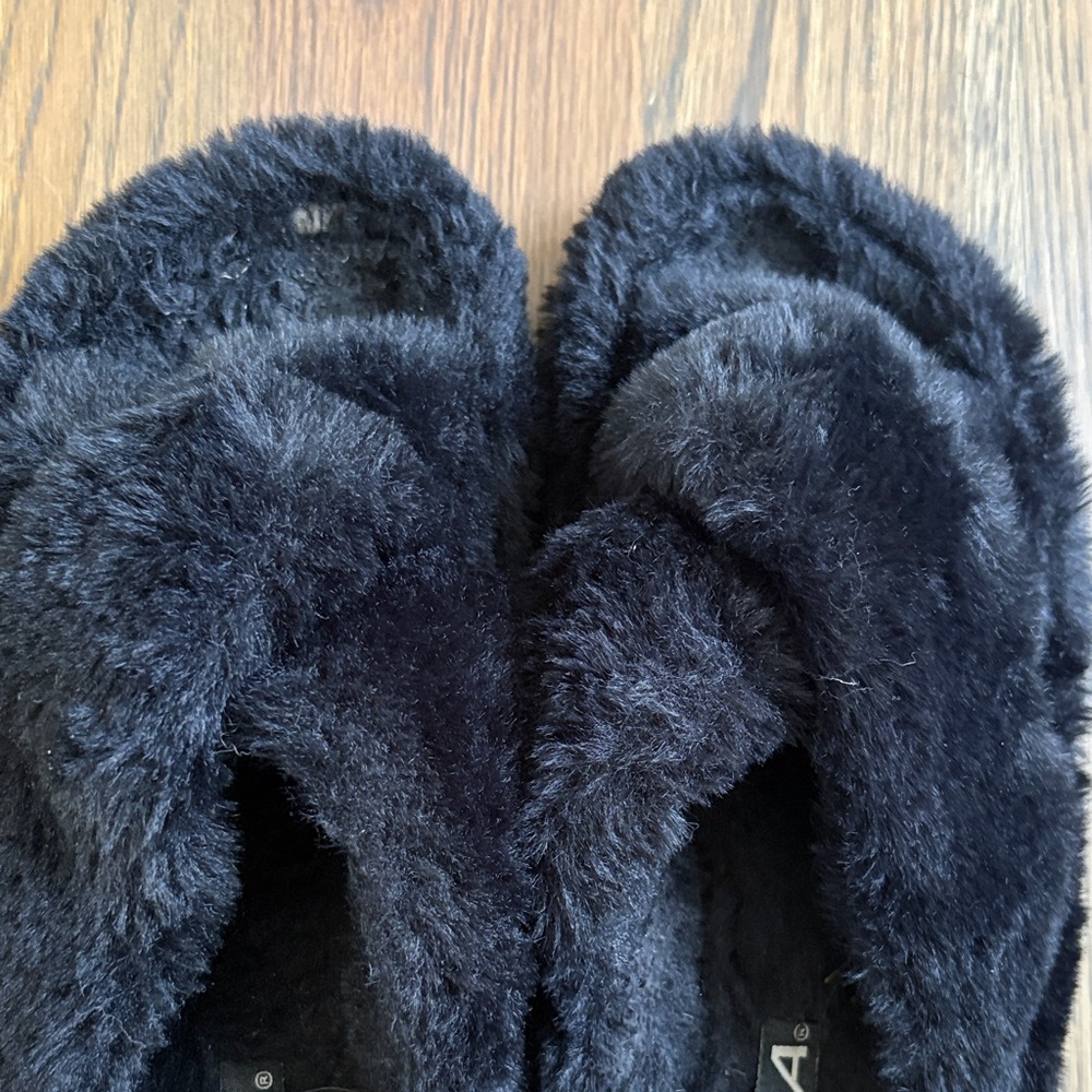 Soda Black Faux-Fur Crisscross Slide Slippers - Picture 2 of 3